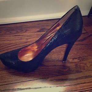 BCBGeneration Black Pumps